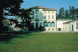 Clicca sull'immagine per ingrandirla

Nome:  villamagnanirocca.jpg
Visite: 824
Dimensione:  19.8 KB